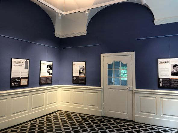 Ausstellung EUER NAME LEBT im Blaue Salon Museum im Kloster min